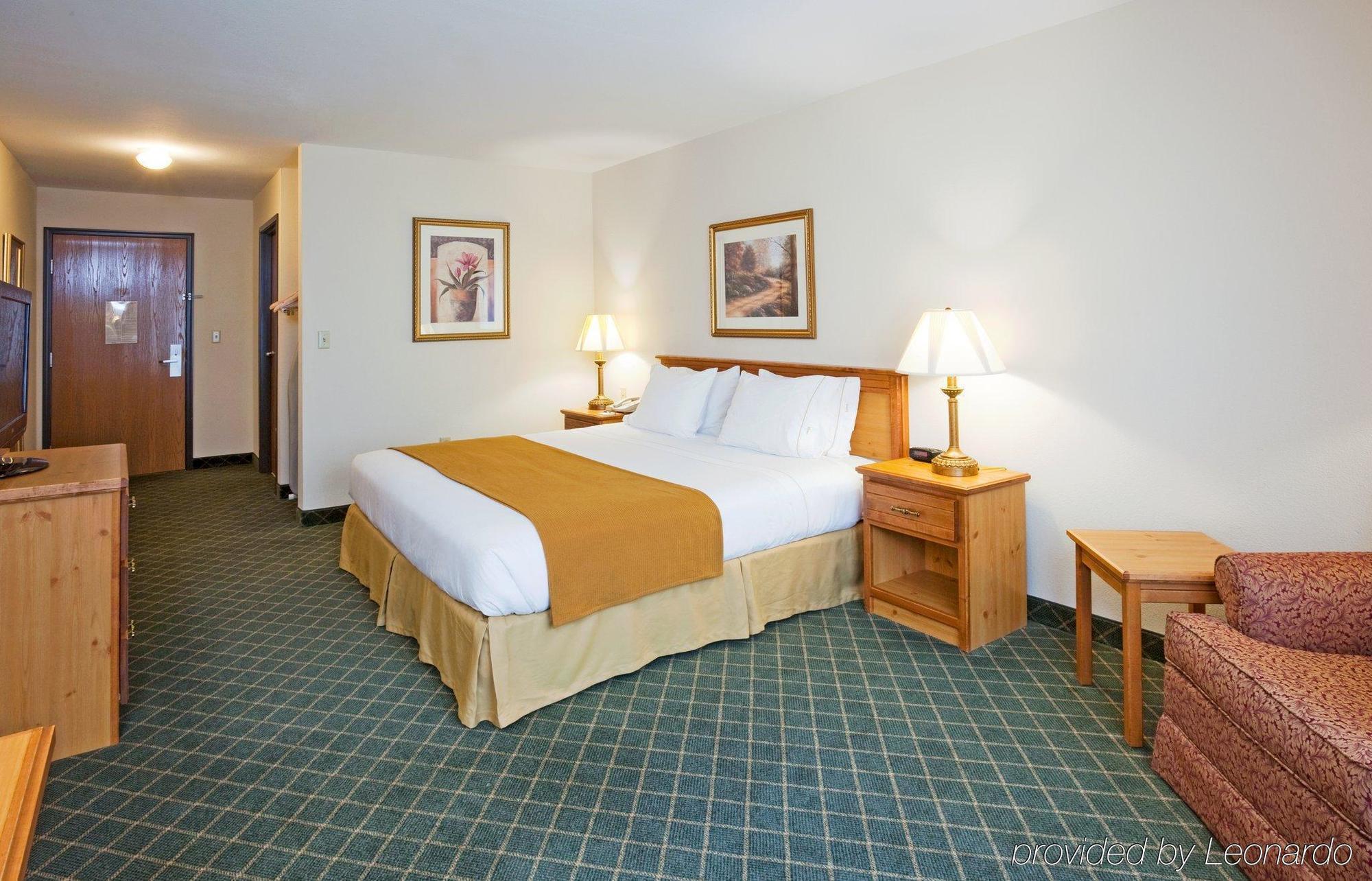 Holiday Inn Express Hotel & Suites Chanhassen, An Ihg Hotel Room photo